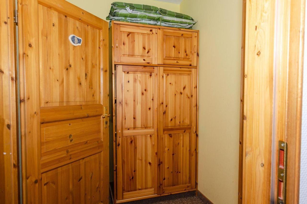 3-R-Ferienwohnung-Fuer-4-Personen-In-Schaprode-Auf-Ruegen-Zi3 Bagian luar foto
