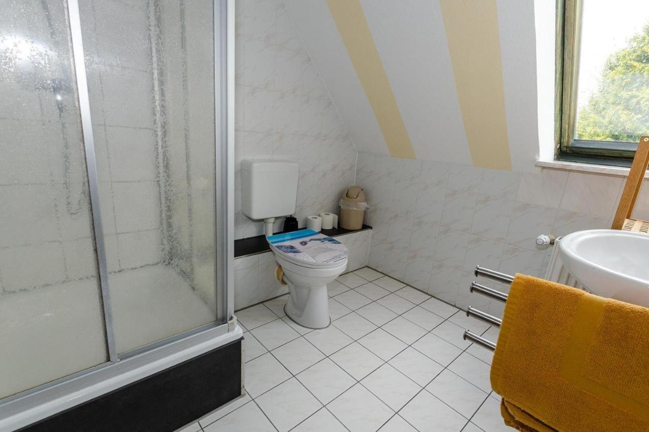 3-R-Ferienwohnung-Fuer-4-Personen-In-Schaprode-Auf-Ruegen-Zi3 Bagian luar foto